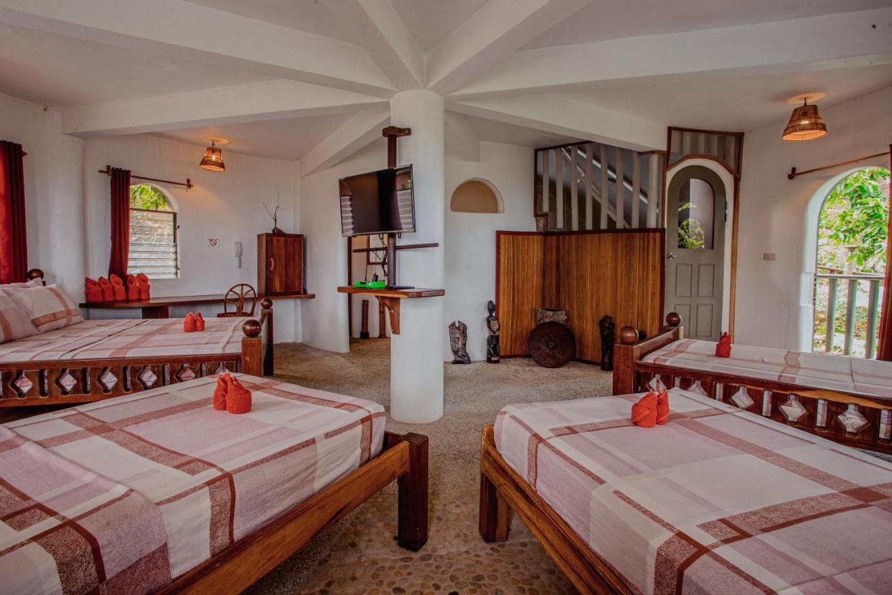 Atremaru Jungle Retreat Hotel Puerto Princesa Bagian luar foto